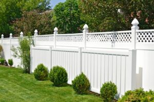 Benefits of Installing a Vinyl Fence 