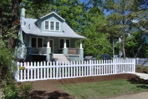 How to Clean a Vinyl Fence