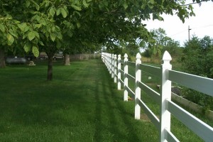 Low-Maintenance-Vinyl-Fence